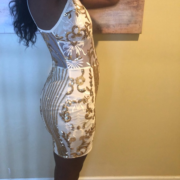 HOMECOMING/ FORMAL DRESS WHITE AND GOLD - Picture 5 of 7